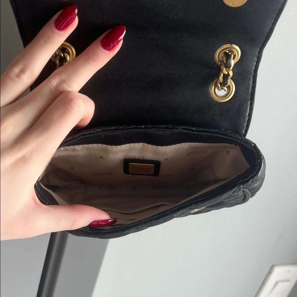 GUESS Black Quilted Chain Shoulder Bag - Picture 3 of 4